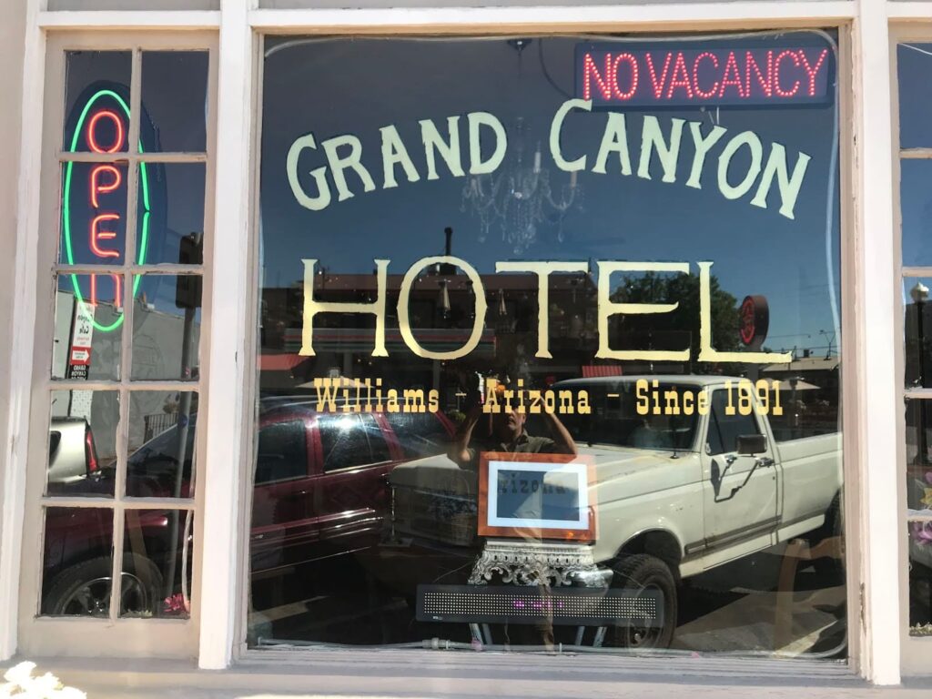 Grand Canyon Hotel, Arizona, Viaje en moto por USA