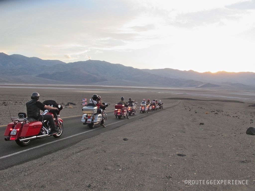 Viaje en moto Harley Davidson por Death Valley.