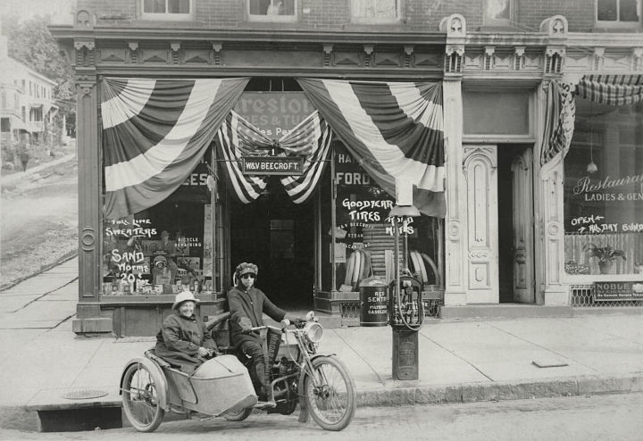 Viajeras en moto por Estados Unidos, Effie Hotchkiss, y Avis.