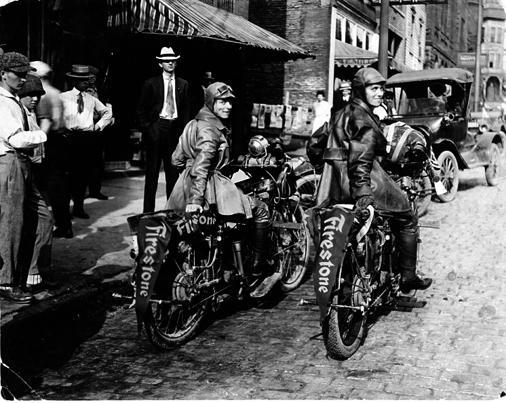 Las hermanas Van Buren, viajeras en moto por EEUU