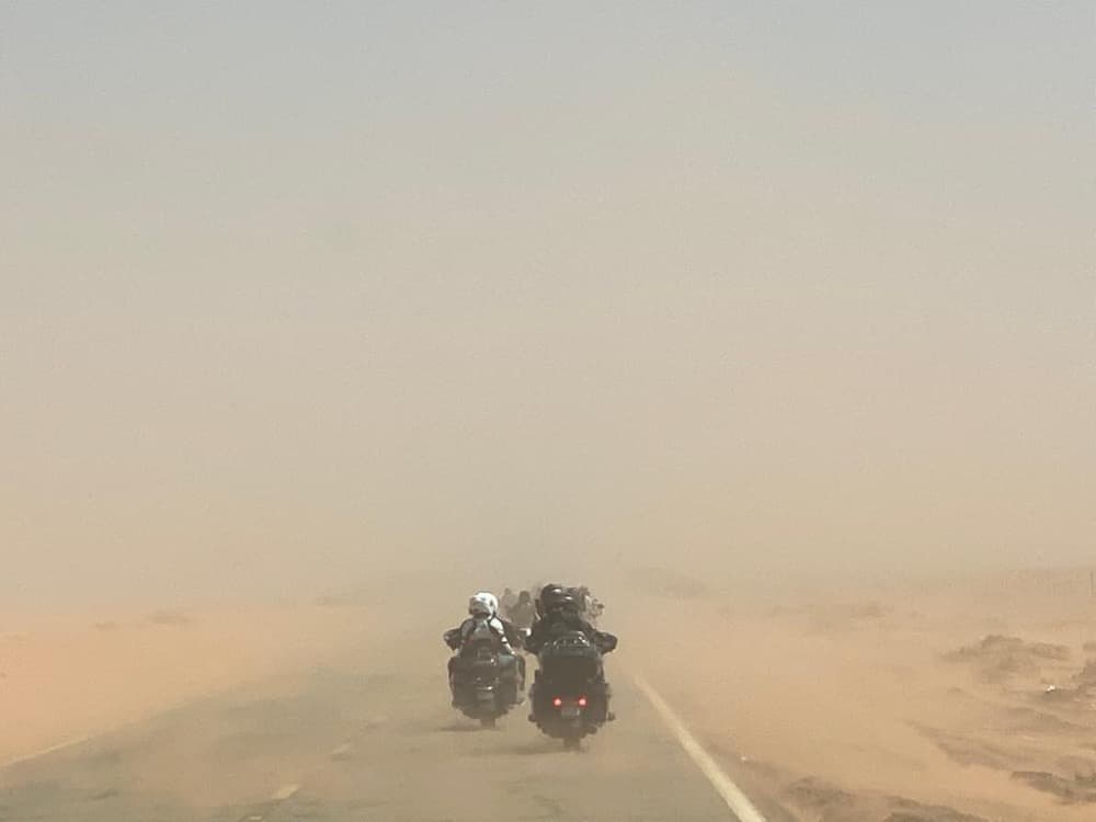 Tormenta de arena en moto