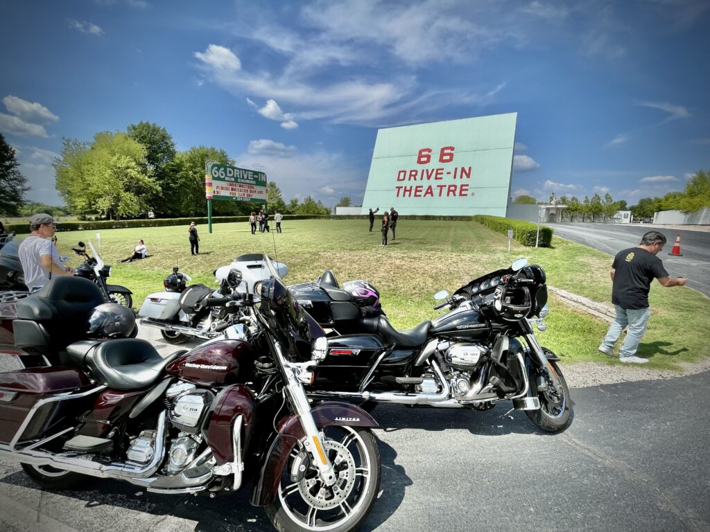 Autocines en la Ruta 66