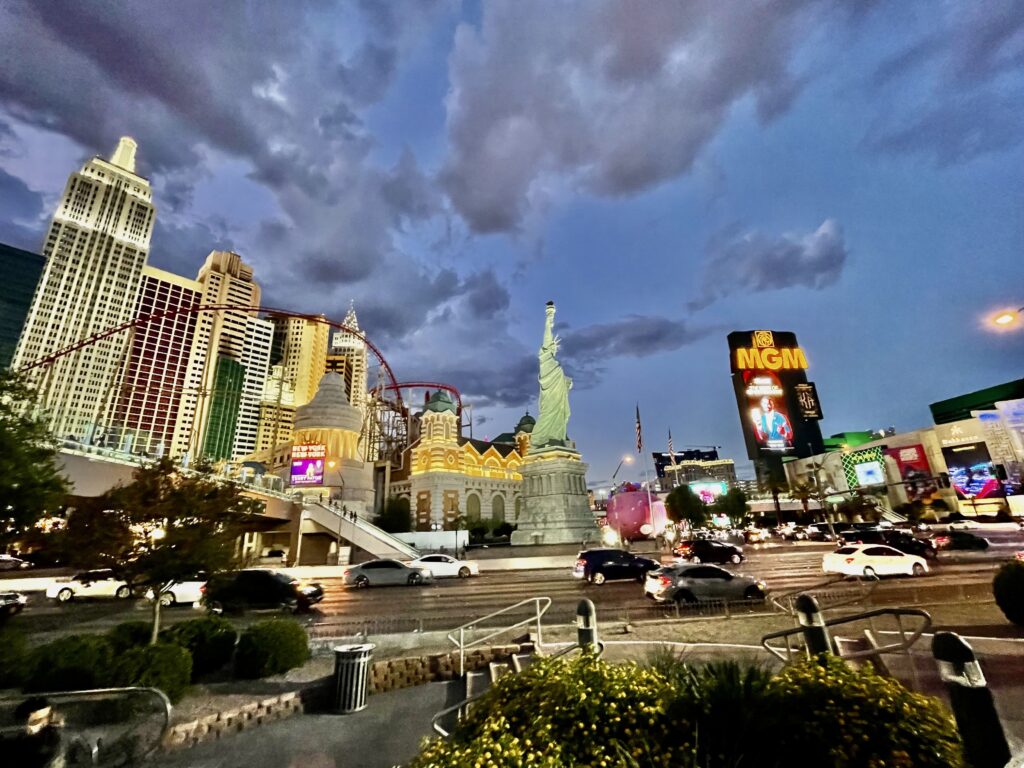 Viaje en moto y parada en Las Vegas.