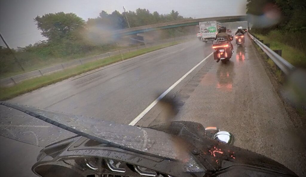 Lluvia en una ruta en moto por USA
