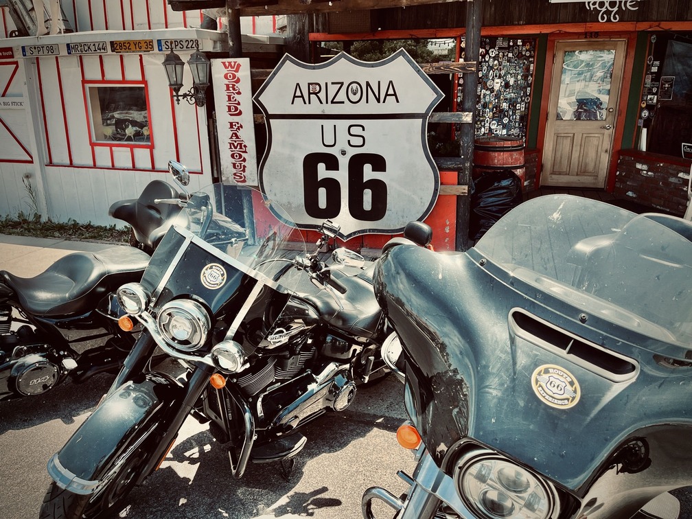 Harley Davidson en Selingman, AZ. Viaje Ruta 66